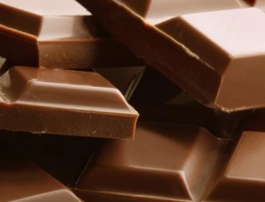 Πού διατηρείται καλύτερα η σοκολάτα; Στο ντουλάπι ή στο ψυγείο;